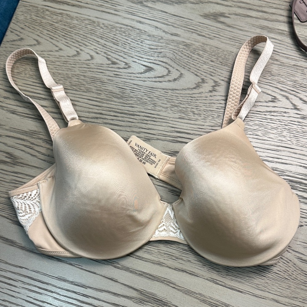 Vanity Fair Women's Tan Bra with Lace